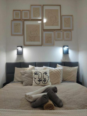 Perfect Place in the center with fast wifi and free parking at riverside